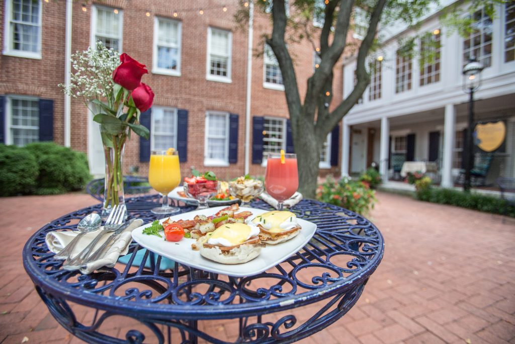 1840s Carrollton Inn Courtyard