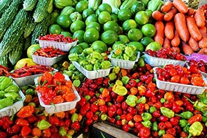 Fresh fruits and vegetables at the farmers market 
